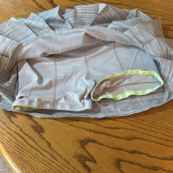 Lululemon - Picture 3 of 4